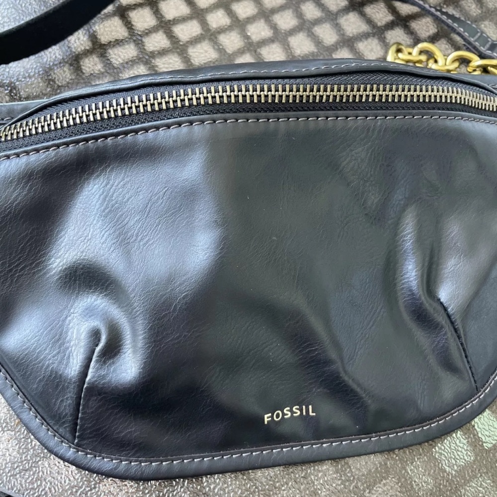 Fossil Maisie Belt Bag Black Brass Hardware SHB2366001